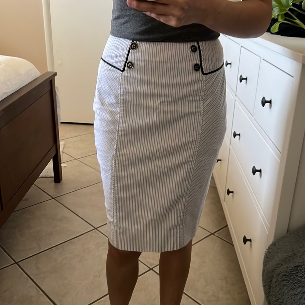 White House Black Market White pencil skirt